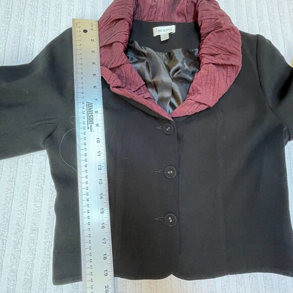 Anne Giorgio Women's Black with Ruffle Collar Crop Blazer Jacket Size Small - Picture 7 of 7